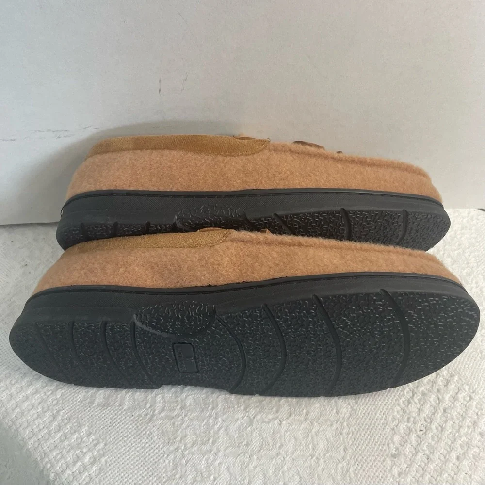 Men's Tan Suede Moccasin Slippers‎ Loafers~ Size Medium * NWT